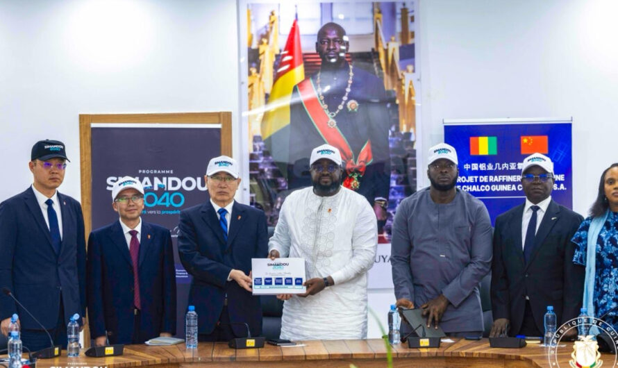 Simandou 2040 : la transformation locale des ressources s’accélère en Guinée avec la signature des accords relatifs à la réalisation de la raffinerie de Chalco à Boffa